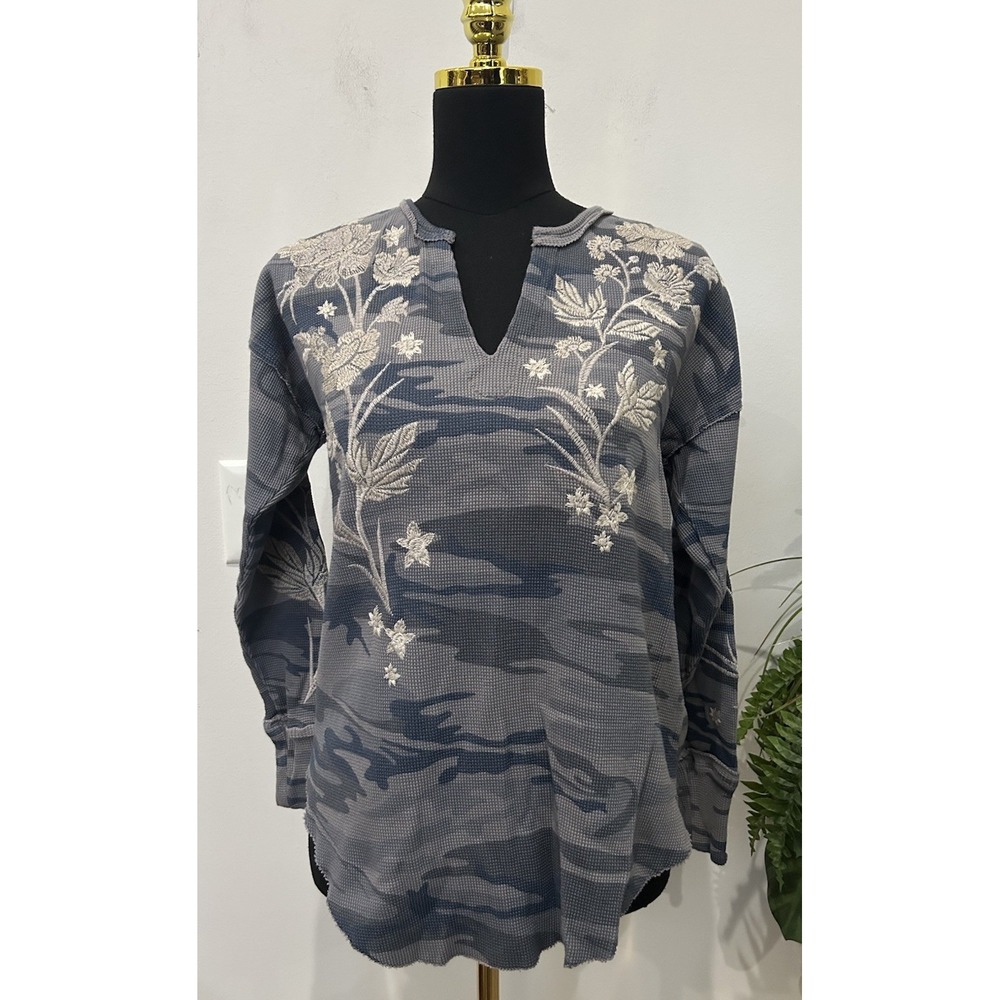 Johnny Was Waffle Knit Thermal Grey Camo Top Heavily Embroidered Long Sleeve M